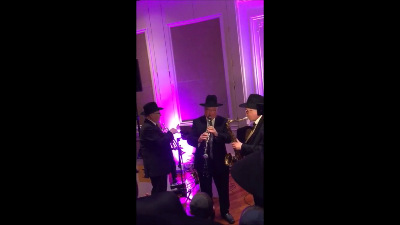 Yisroel Lamm Performs With His 2 Brothers At A Family Wedding