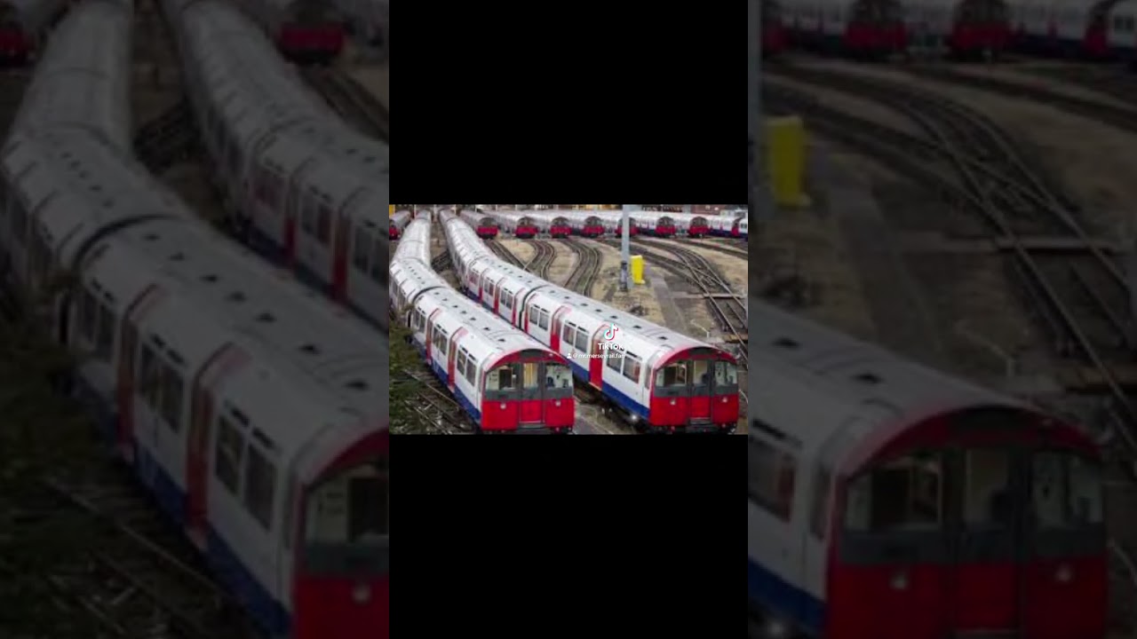 The London Underground 🚊 Railway