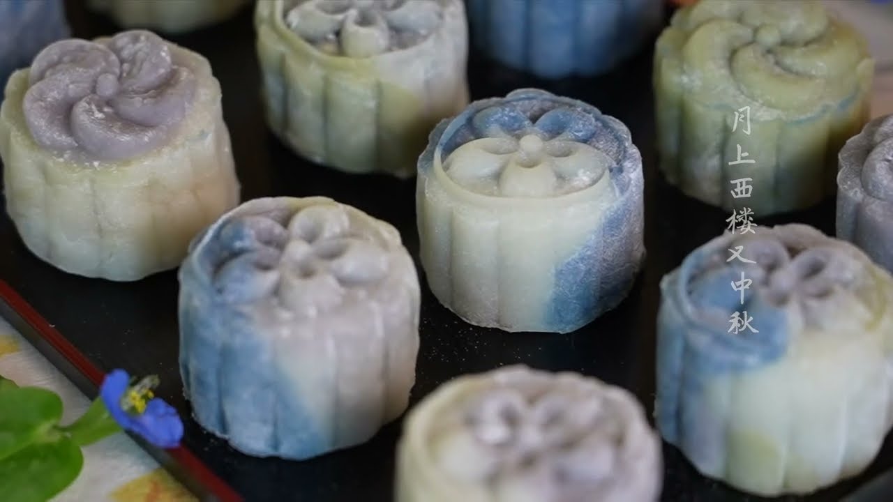 冰皮冬蓉月饼 Snowy Mooncake with WInter Melon Paste Filling