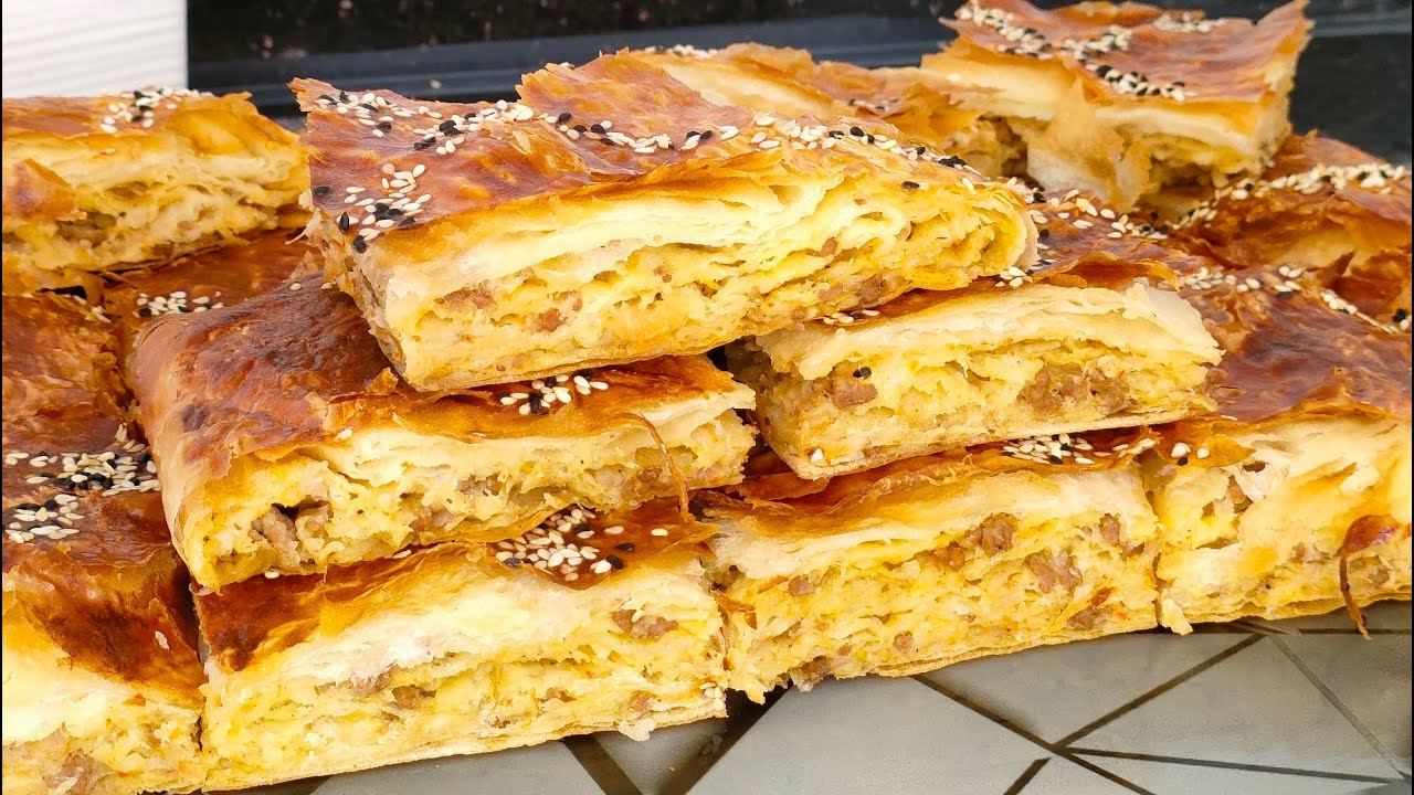 SADECE 4 BEZEYLE  KOCAMAN 1TEPSİ BÖREK YAPTIM PİŞTİĞİ ANDA BİTTİ KAT KAT İNCECİK OLDU KIYMALI BÖREK