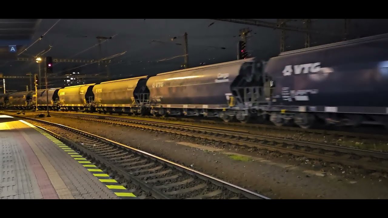 SK Class 383 - 383083 + Class 742 - 742400 passing Bratislava Station 22/11/25