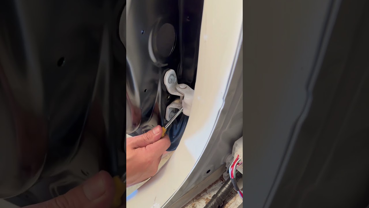 Adjust the car door ปรับตั้งประตูรถรีโว่ #ตัวถังและสีรถยนต์ #automobile #เปิดการมองเห็น #ช่างเล็ก