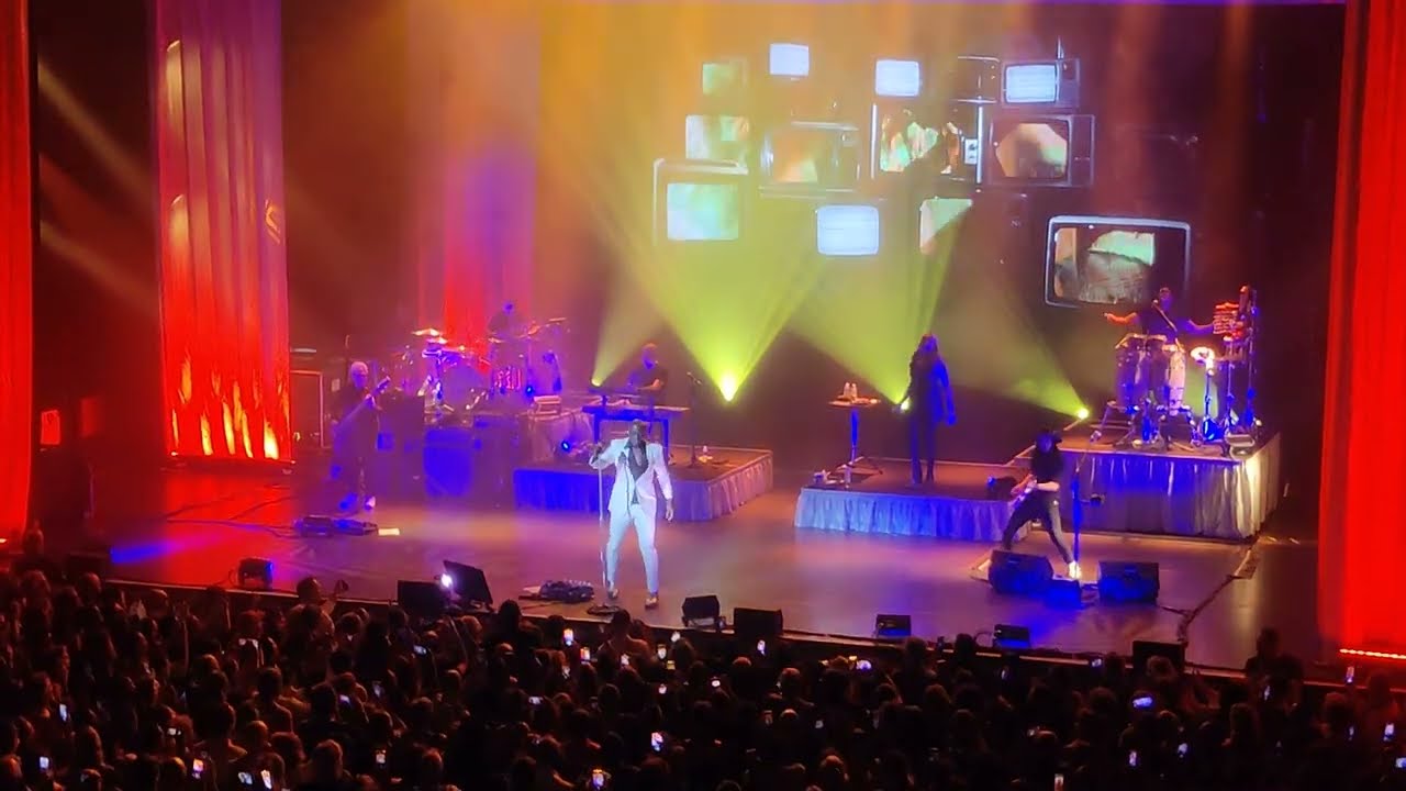 Seal - Crazy, live à la salle Pleyel