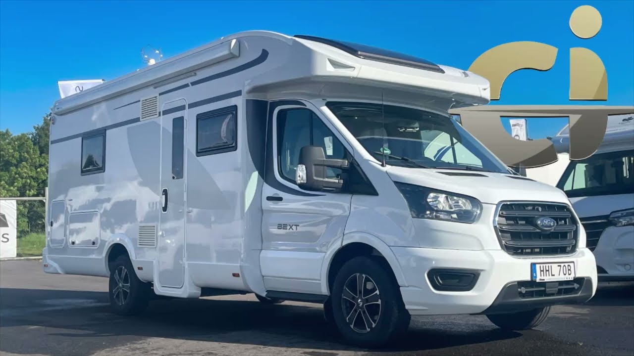 CI Magis 82 XT (2021) – Halvintegrerad, Ford-chassi med kamkedja, långbädd, taksäng & Badrum bak!