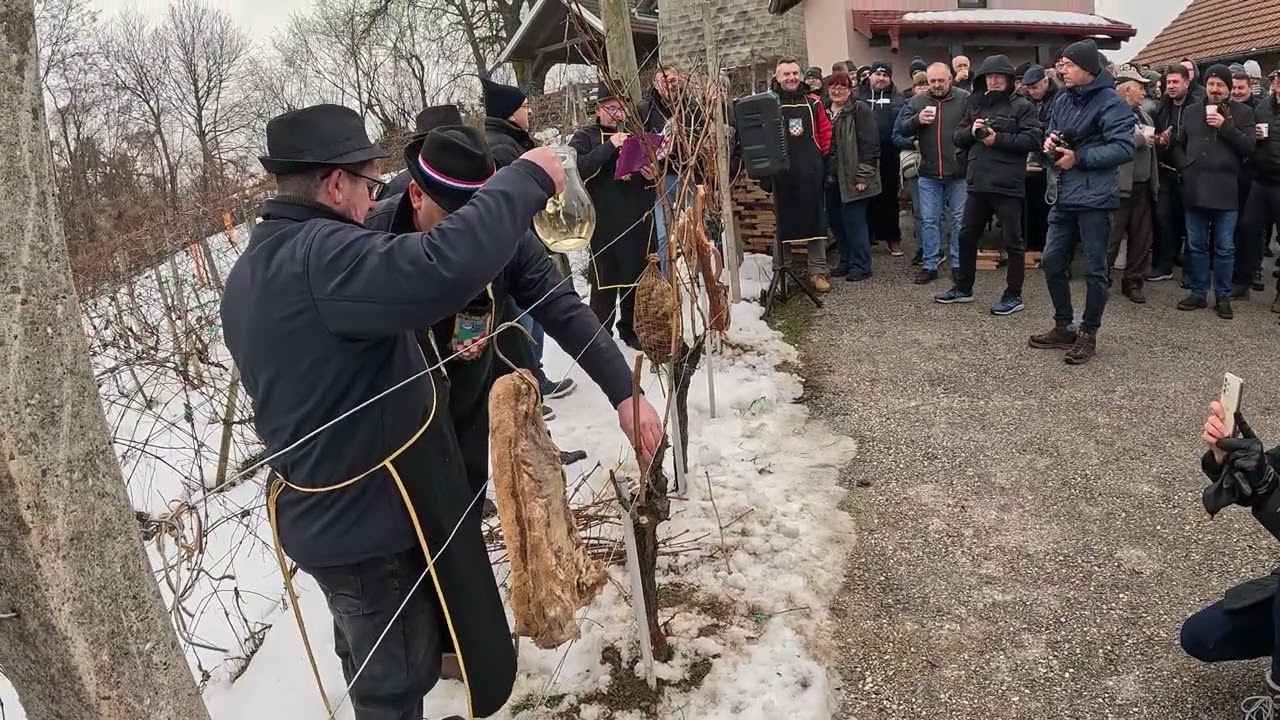 Vincekovo na bregu zvani Sigecak,kod najviseg kipa Svetog Vinka ugostila nas udruga Trsek!