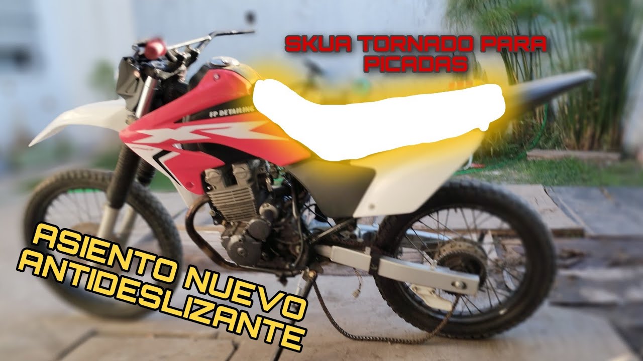 PONIENDO FUNDA ASIENTO SKUA XR 250 /FRANCOPALAU