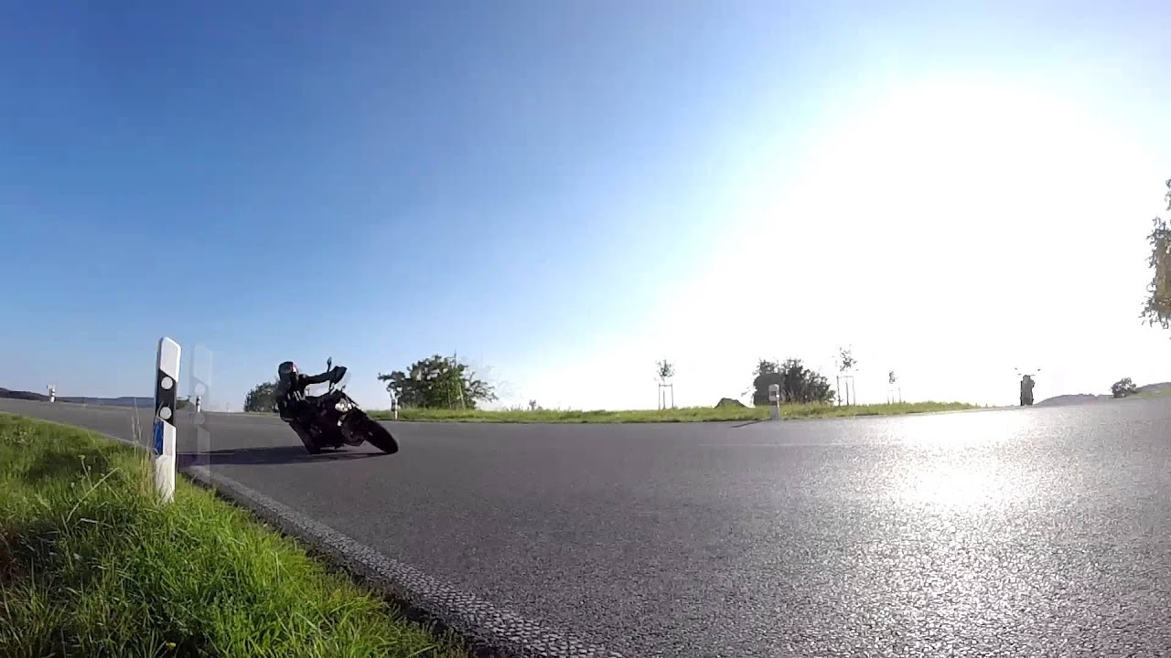 KTM Duke 690: Knieschleifen