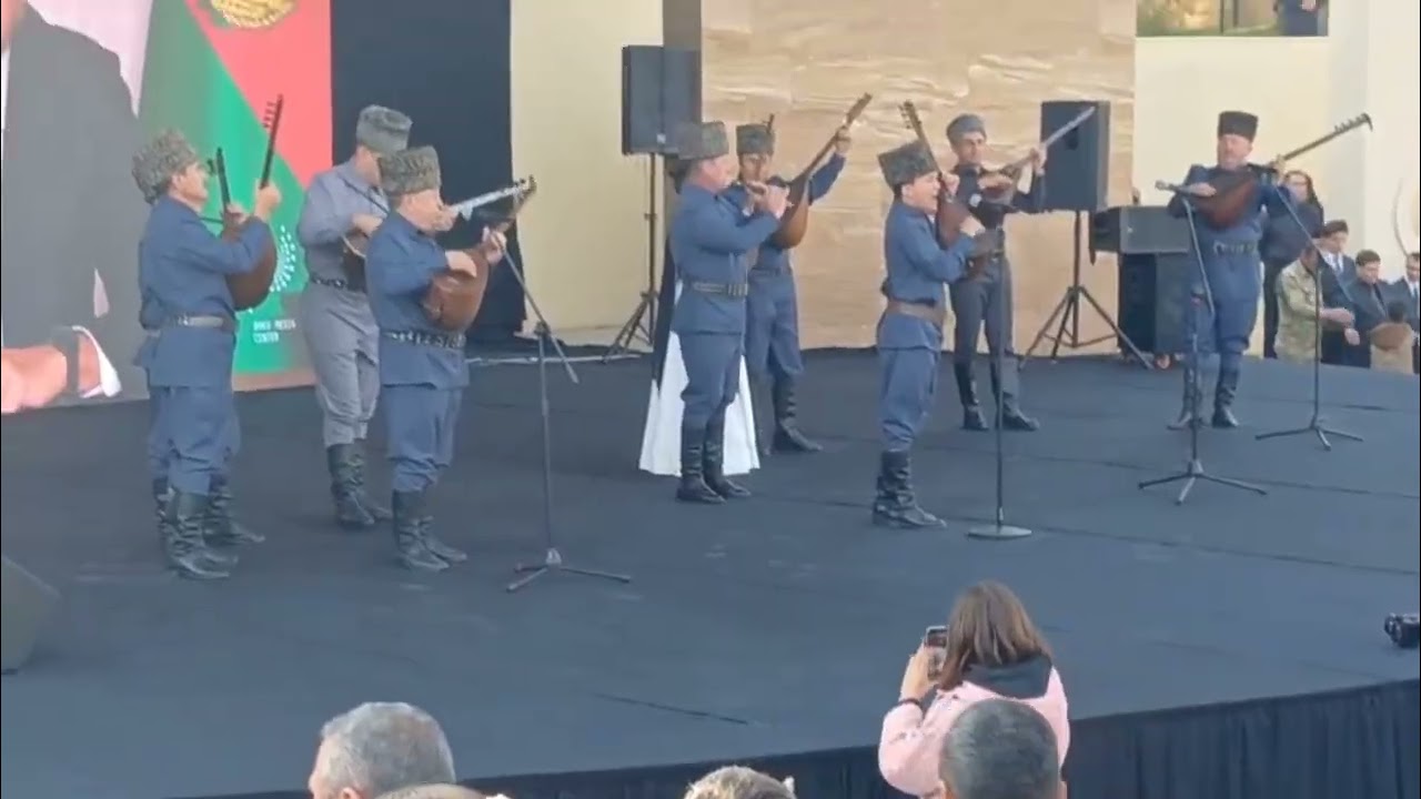 Gədəbəy Aşıqları Gədəbəydə 8 Noyabr Zəfər Günüylə bağlı keçirilən konsertdə 