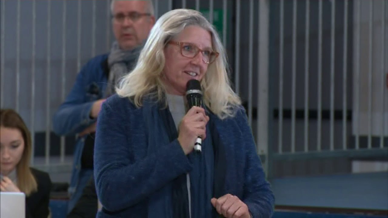 Grand débat national : “la place des femmes dans la société” en direct d'Alès (Gard)