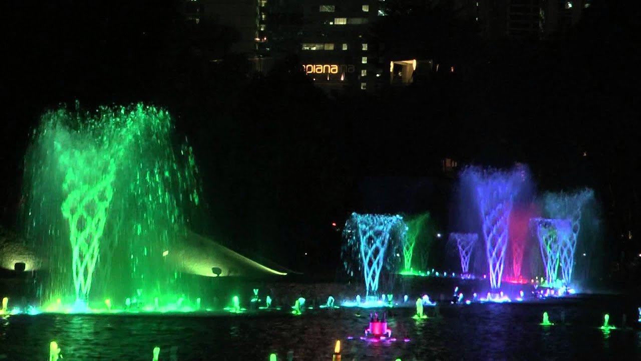 Lake Symphony Water Fountain Light Show Kuala Lumpur (Petronas Towers)