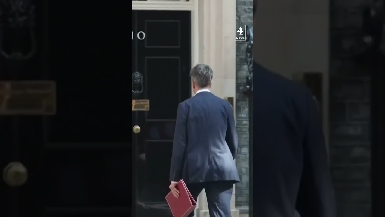 Sir Keir Starmer holds first cabinet meeting since resignation