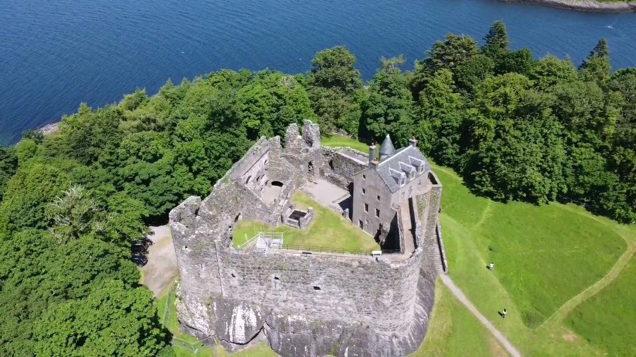 Dunstaffnage castle and surrounds