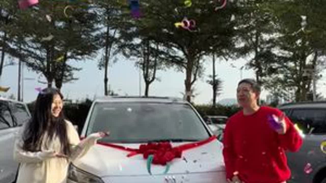 二胎五个月啦 喜提宝宝巴士 这回一家都能坐下了 庆祝圣诞节vlog#宝妈 #vlog日常 #记录真实生活 #带娃