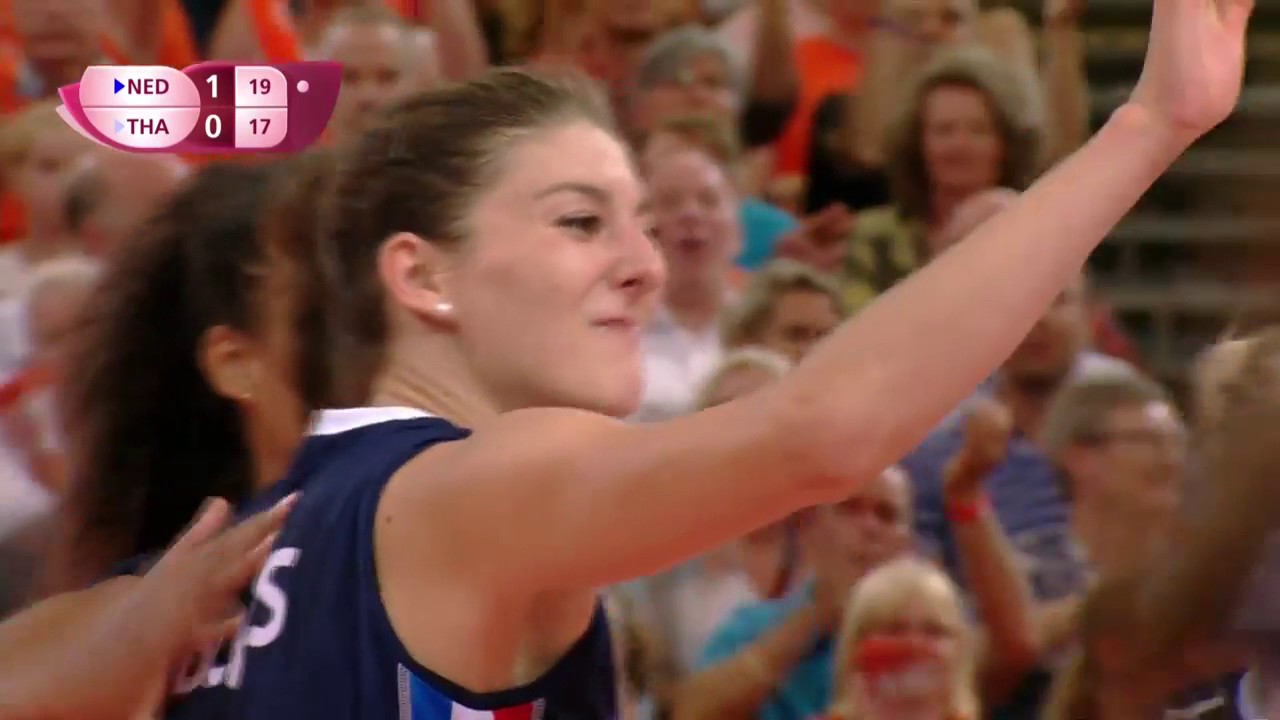 Anne Buijs hammers it home!