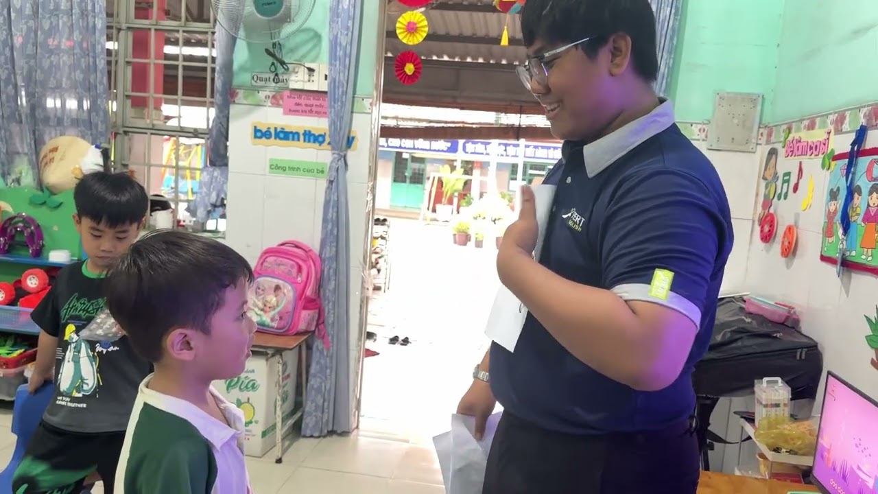  Lớp lá 2 trường mầm non Tân Phước khánh học cùng giáo viên ngoại ngữ chủ đề 