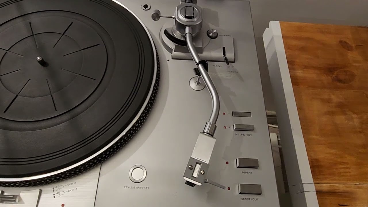 Sanyo TP1030 Turntable Demo