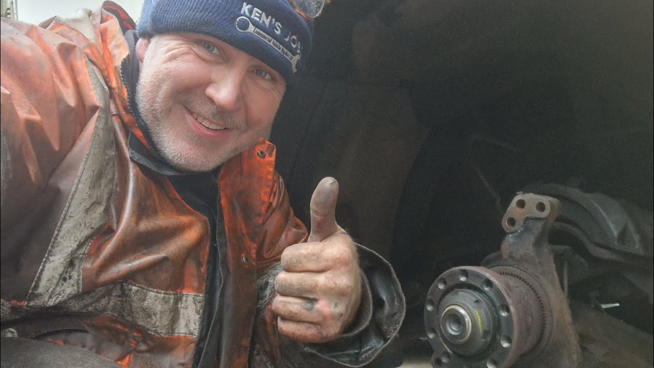 Замена передних тормозных дисков и колодок на коневозе MAN грузоподъемностью 7,5 тонн, выездной а...