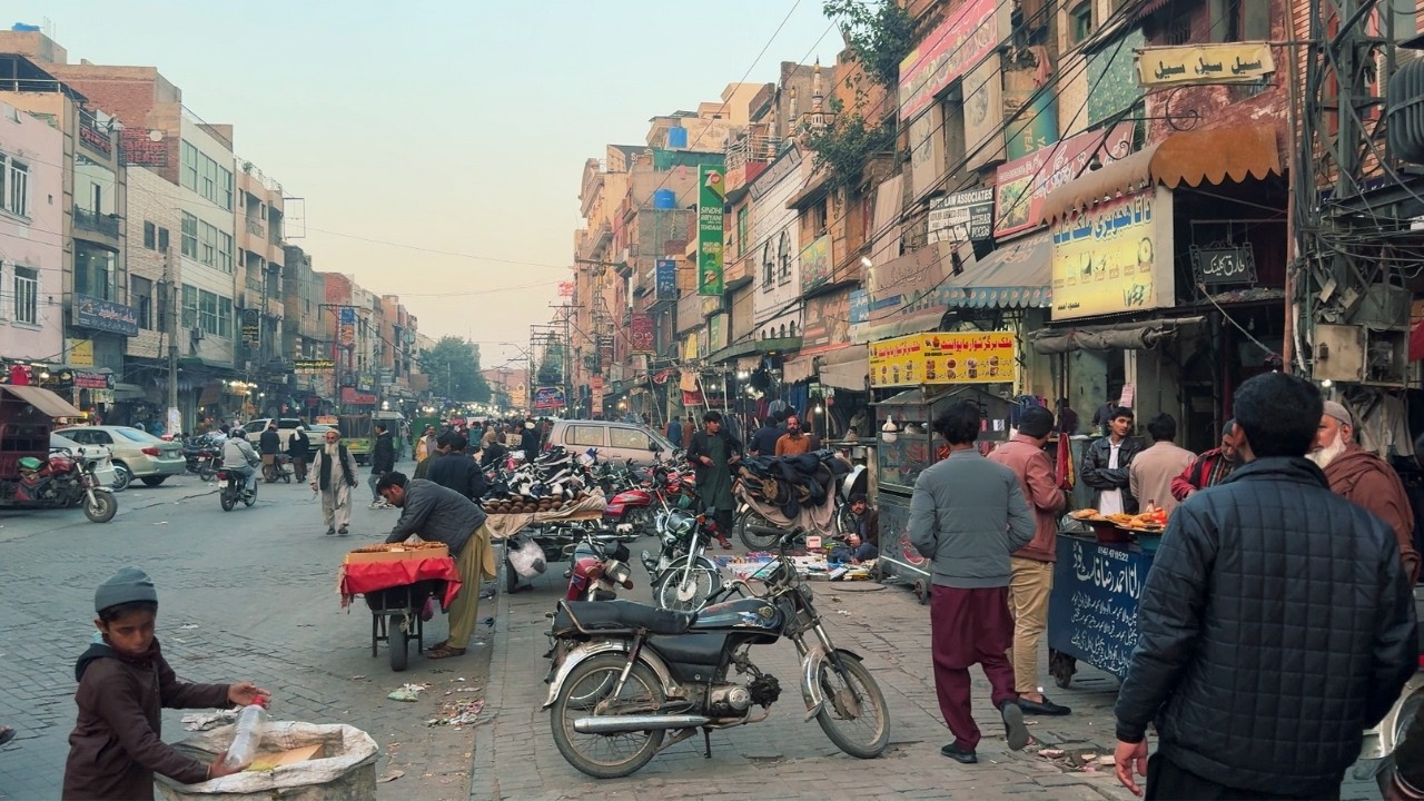 🇵🇰 Старый базар Анаркали в Лахоре, Пакистан — пешеходная экскурсия в разрешении 4K и субтитры