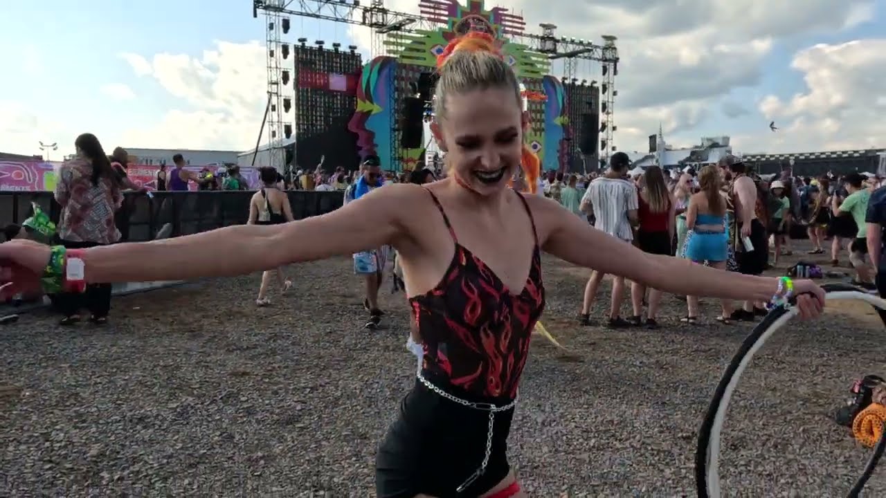 ELEMENTS FESTIVAL DAY 1 VLOG | Flowing, Walking Through The Forest & SO many AMAZING sets!