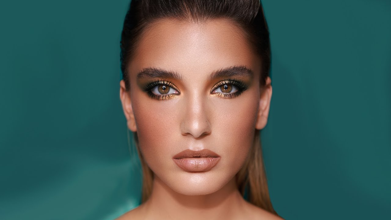 Holiday Inspired Smokey Eye Look Using the Mini Metropolis Eyeshadow Palette | Natasha Denona Makeup