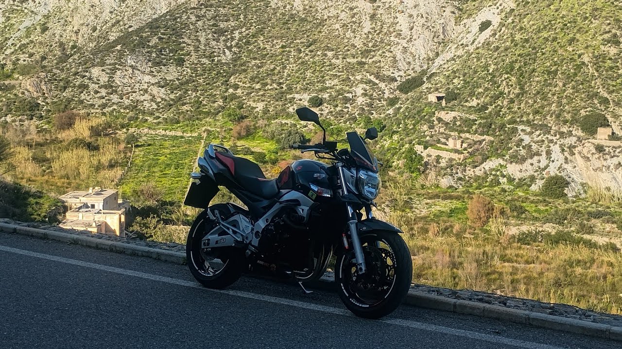 ¡¡Yamaha tricity 300c A Una  Suzuki gsr 600c!! 