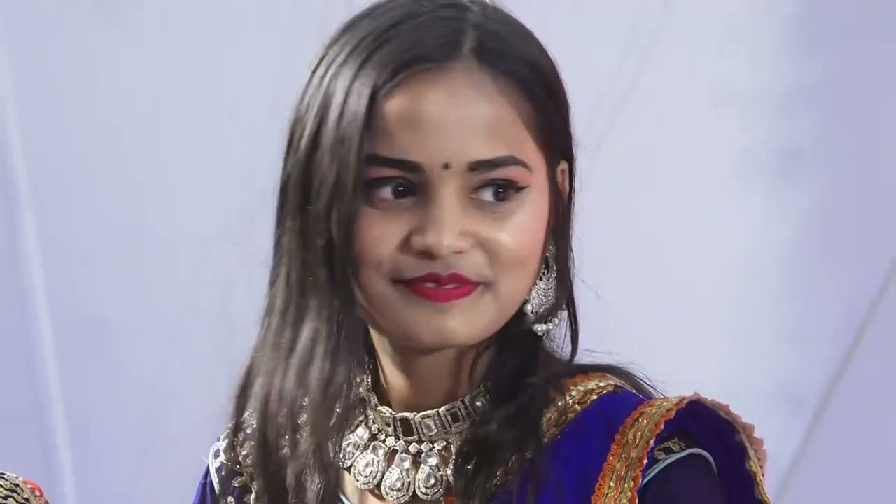 मीठी मीठी बांसुरी बजाए कान्हा राधा संग रास रचाए कान्हा|| लक्ष्मण सिंह हजियापुर 