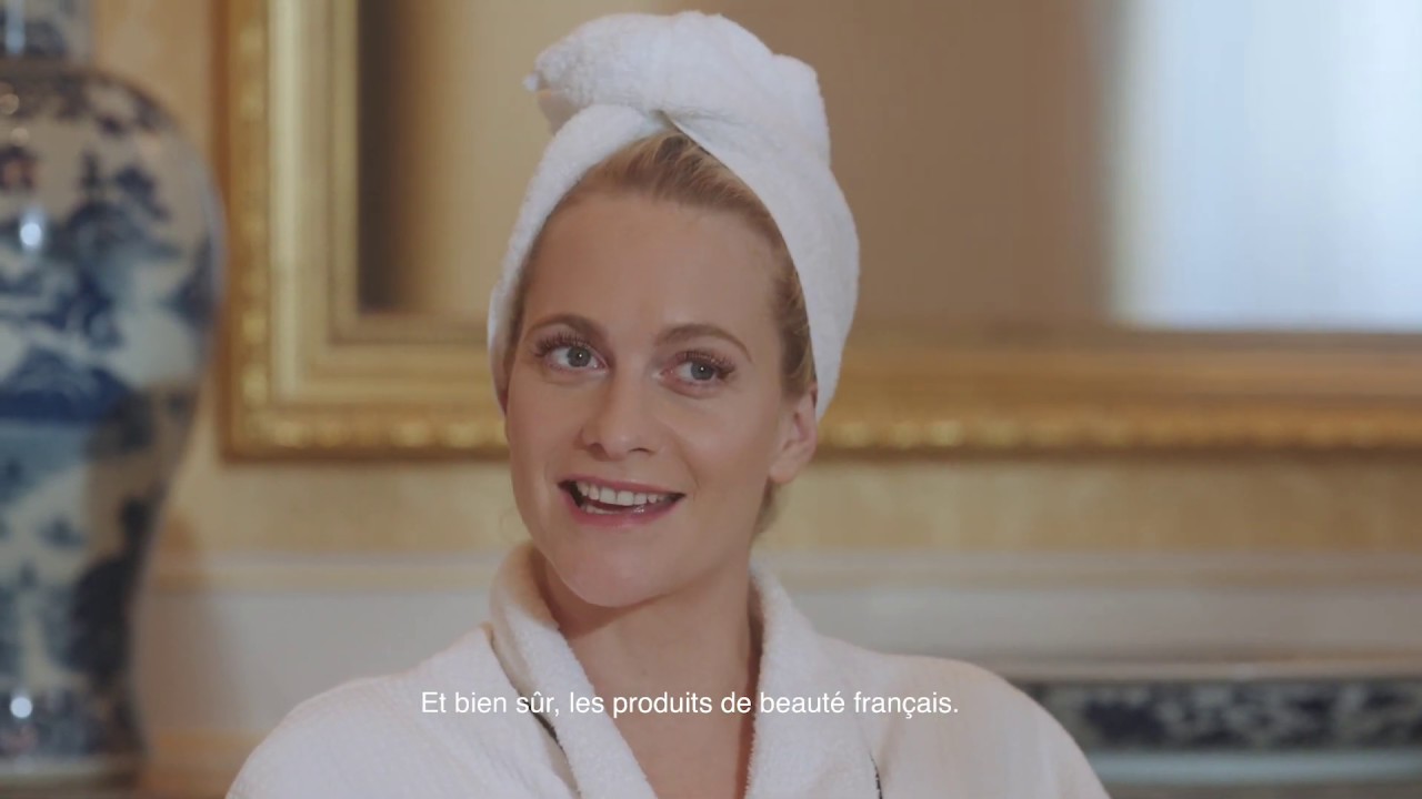 Les it-girls Poppy Delevingne et Alexandra Golovanoff sont les stars de la dernière campagne Sisley
