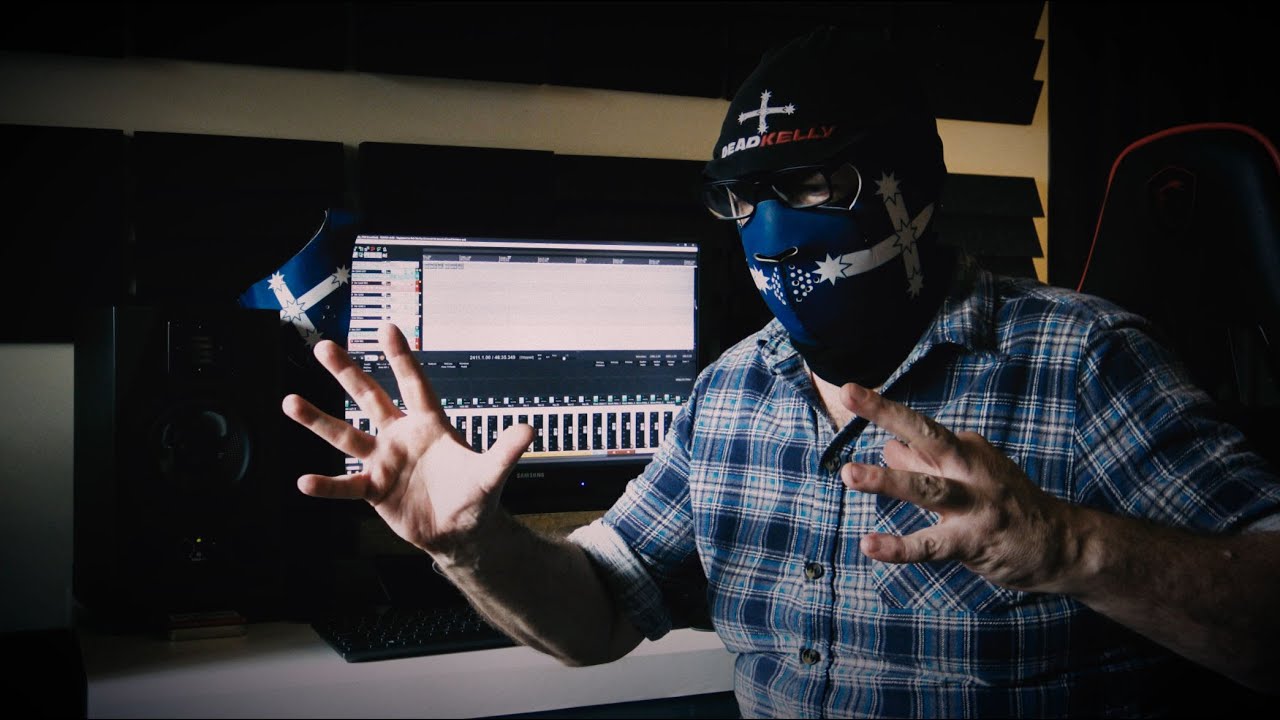 Dead Kelly - Nerd out in the studio with the Stanley Knife