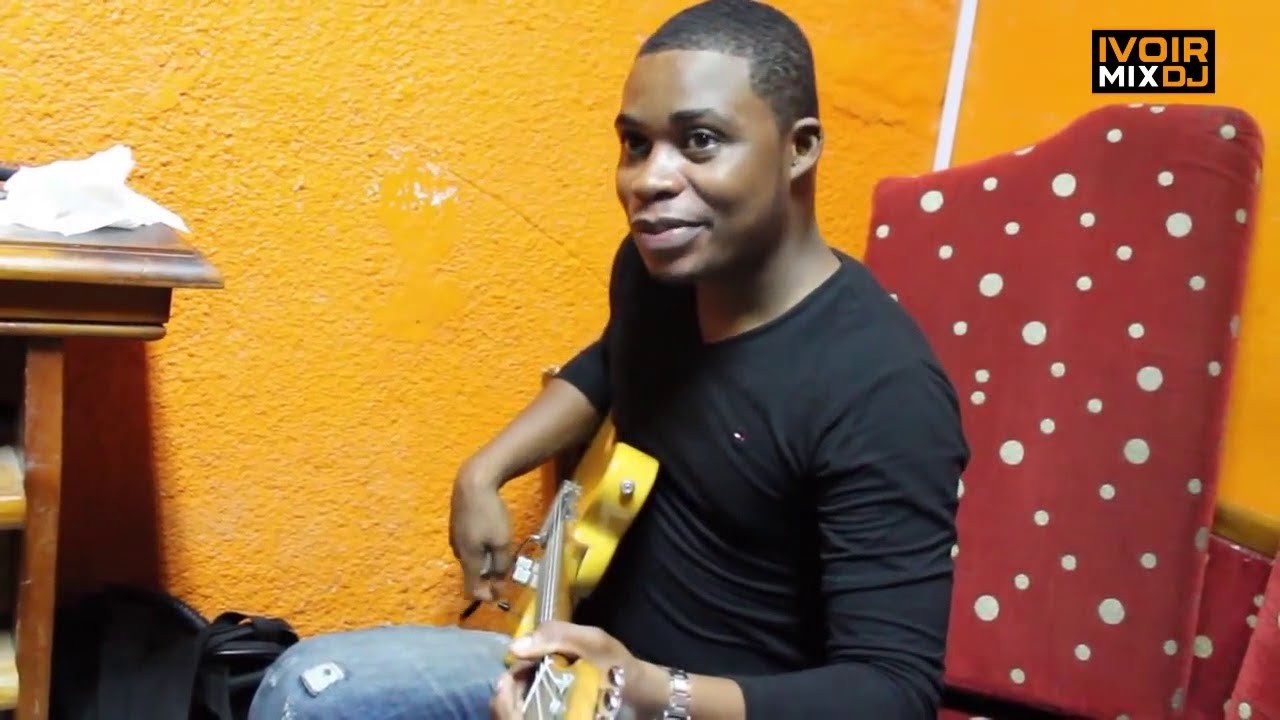 COMMENT JOUER DES GUITARES COUPE DECALE ?