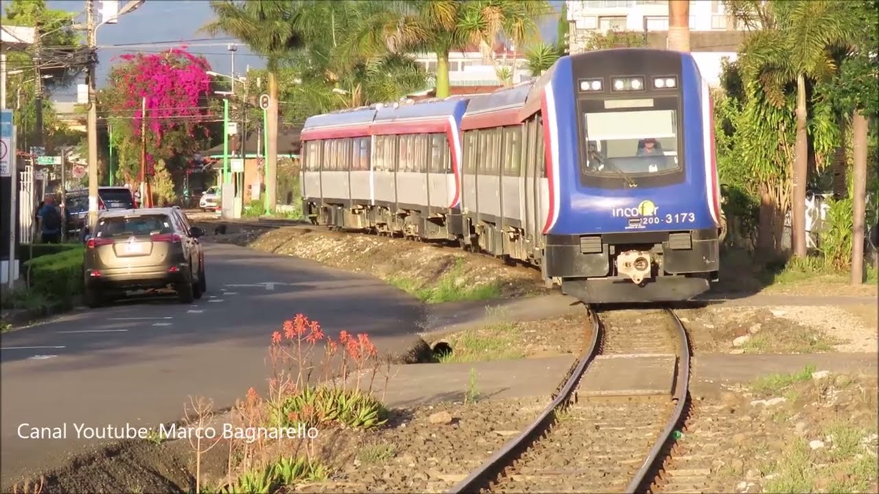 Trenes automotror CRRC del INCOFER en Barrio Escalante ruta San José Cartago San José