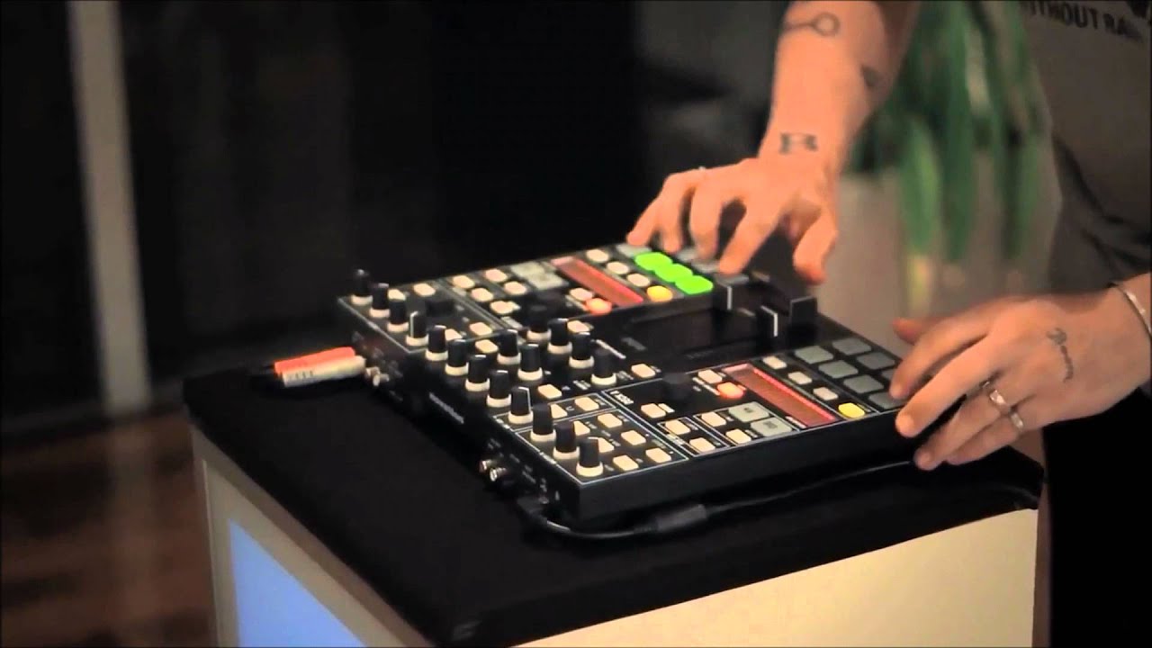 Novation Twitch USB MIDI DJ Controller - Novation Twitch