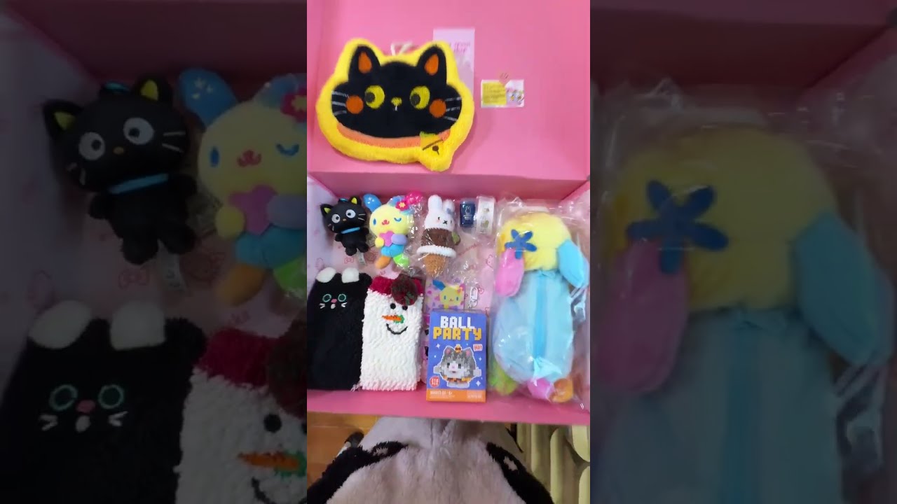 Let's pack a 2 scoops order. This is Amanda's order. She likes Chococat, Usahana and Miffy. 