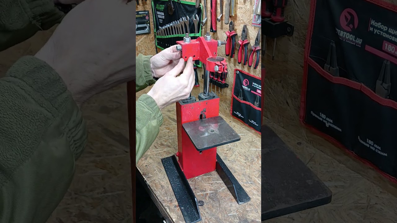Стойка для дрели из амортизаторов #самоделки#станок#мастерская#DIY#tools#shorts