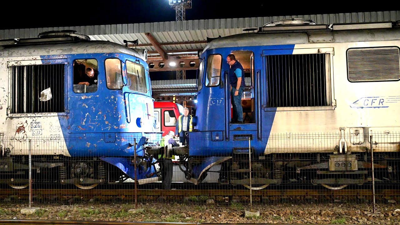 Two Old Diesel Sulzer Locomotives maneuvering in the Oradea Station 👉🚂🚂🔥