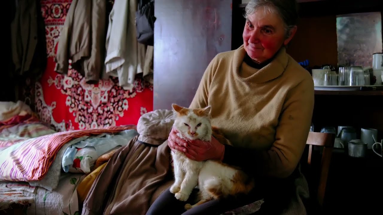 Пожилая пара переживает зиму вдали от цивилизации.
