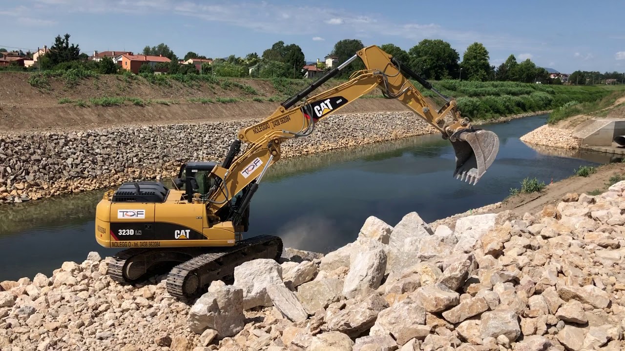 ESCAVATORE CINGOLATO CATERPILLAR 323 DLN  A NOLEGGIO A PADOVA