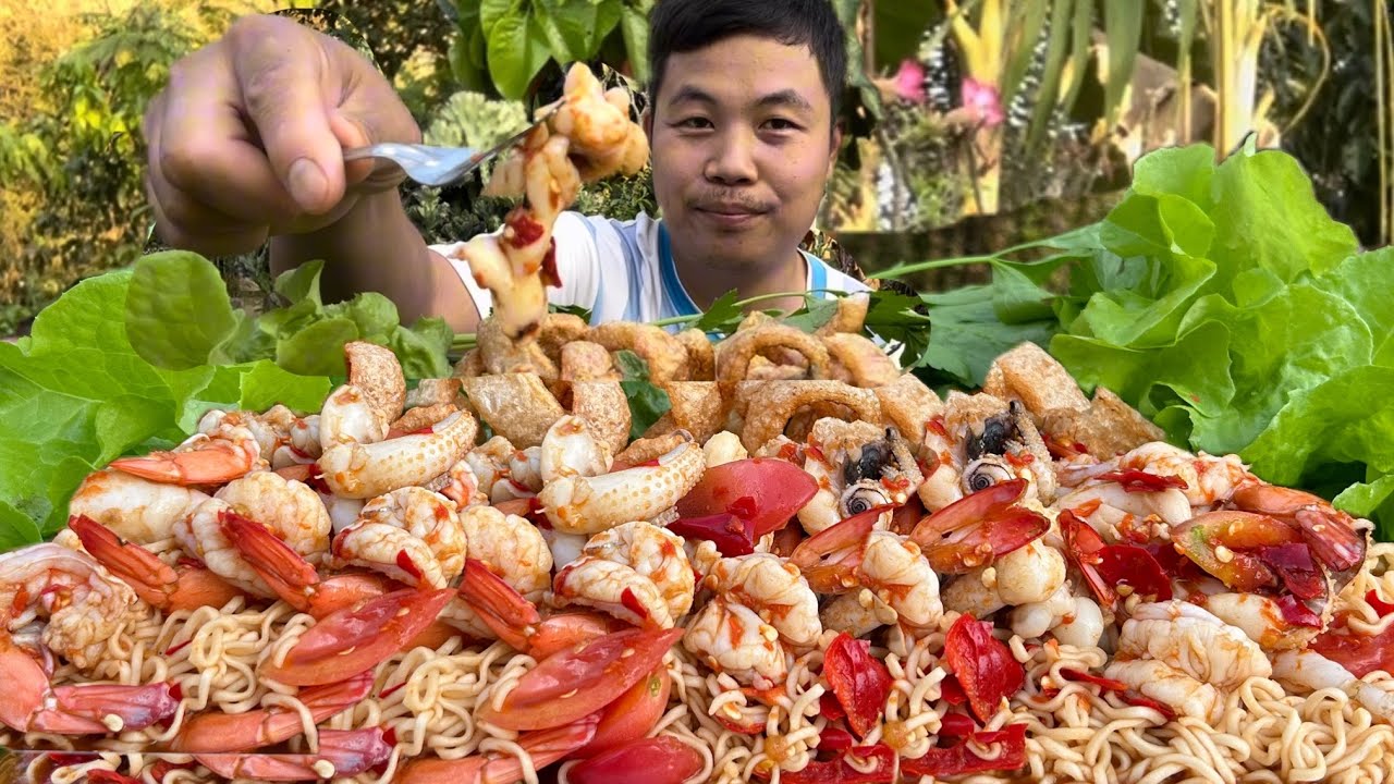 ตำมาม่าหนวดหมึกกุ้งสะดุ้ง♨️แกล้มแคบหมูกรอบๆแซ่บหลายเด้อ😋😋😋