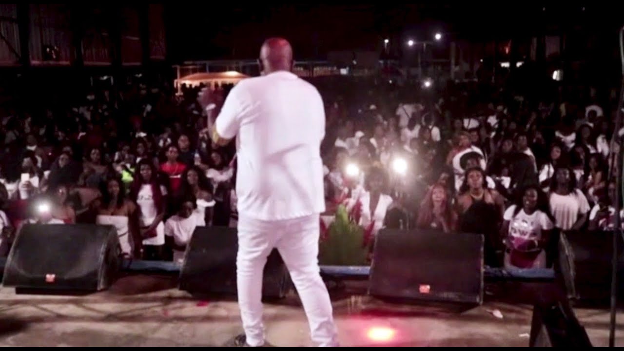 Young Cosje - 35 jaar Young Cosje (Suriname) witte Lotus Live