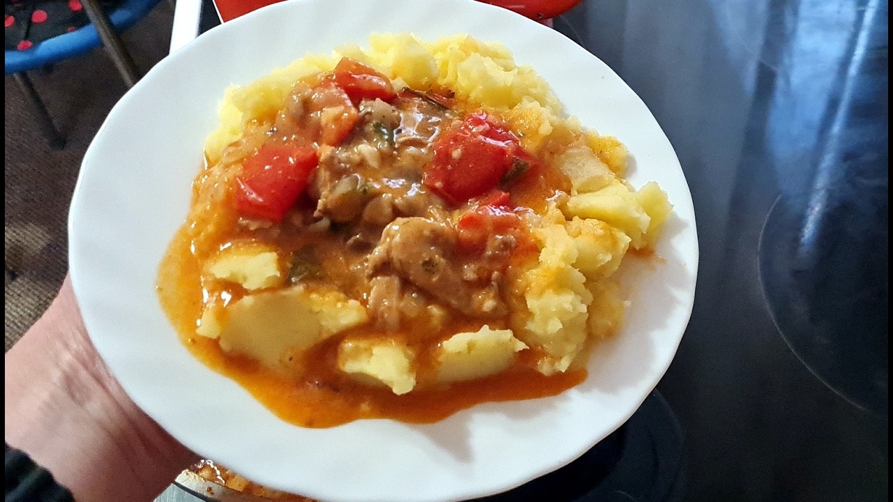 Смачна підливка. Паприкаш з курки.