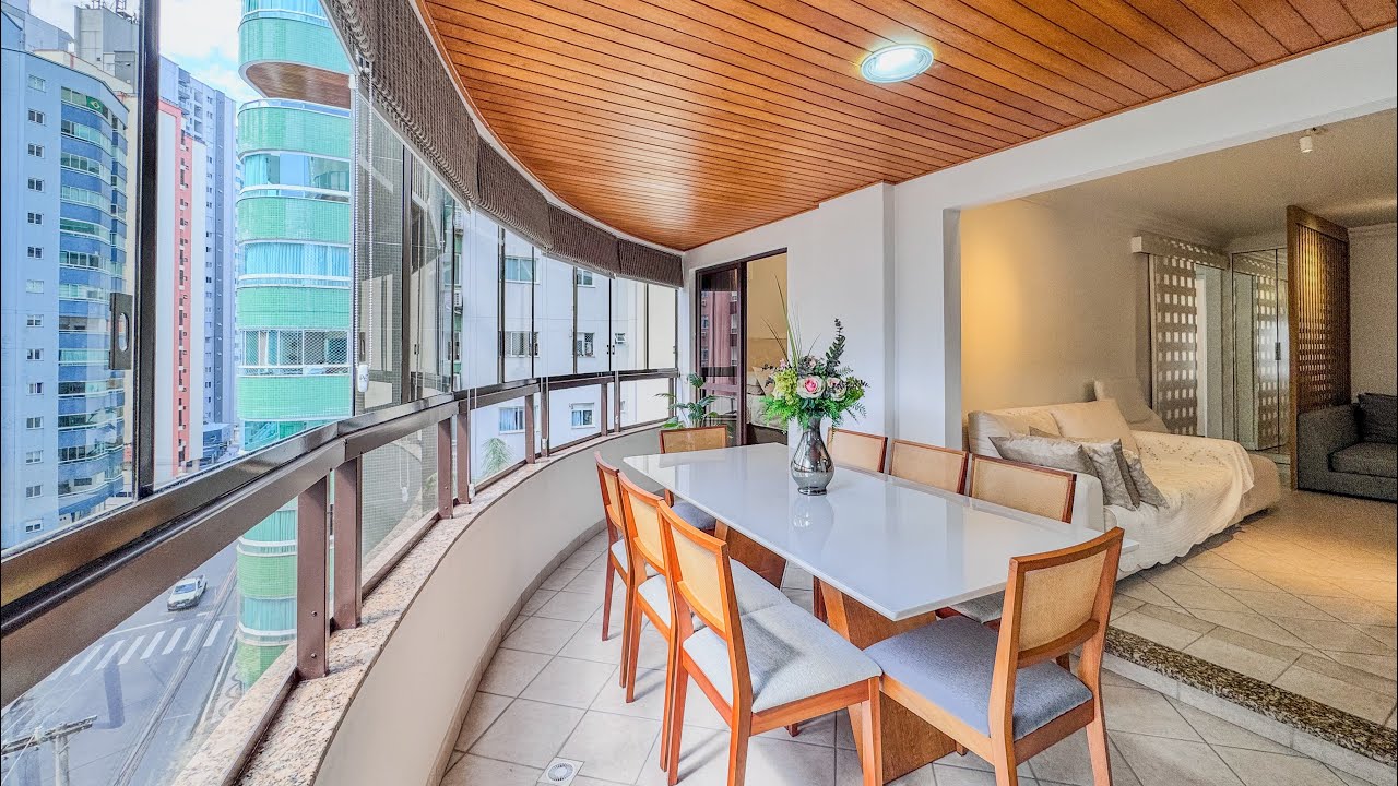Esse apartamento quadra mar vai te surpreender, pelo que oferece, e pelo preço que oferece. Confira.