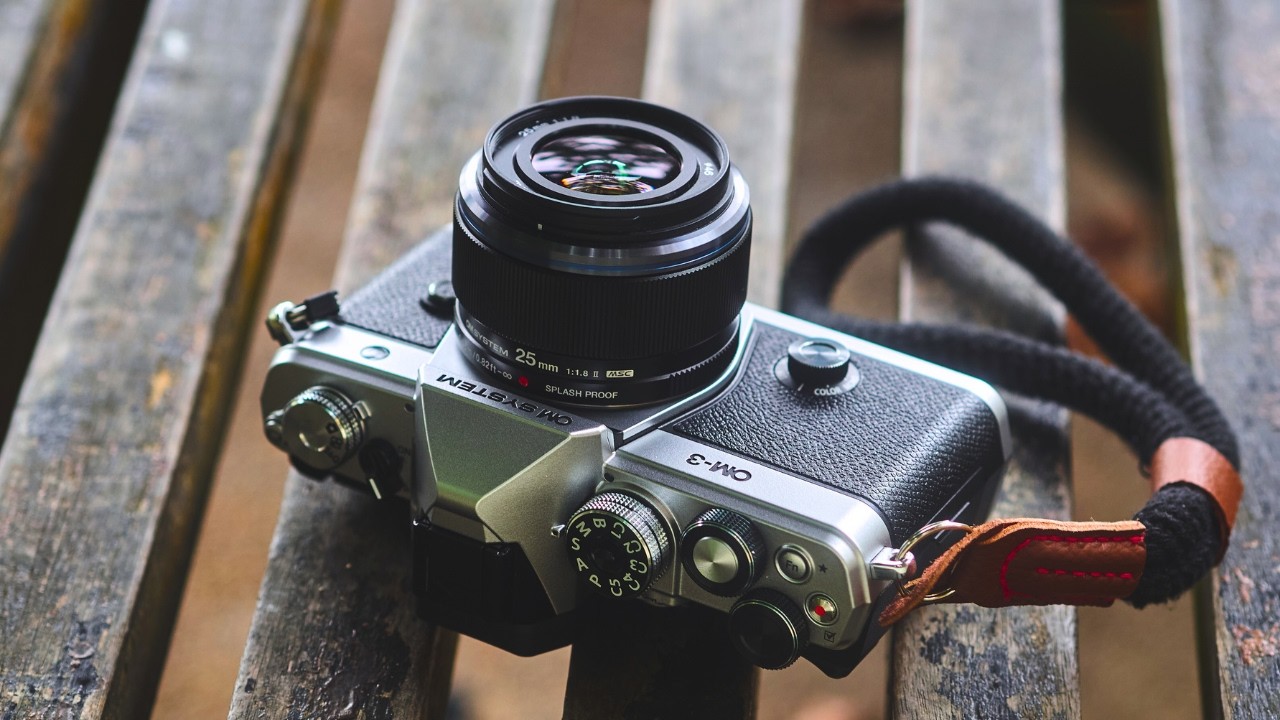Why OM System OM-3 Is AWESOME For Street Photography?