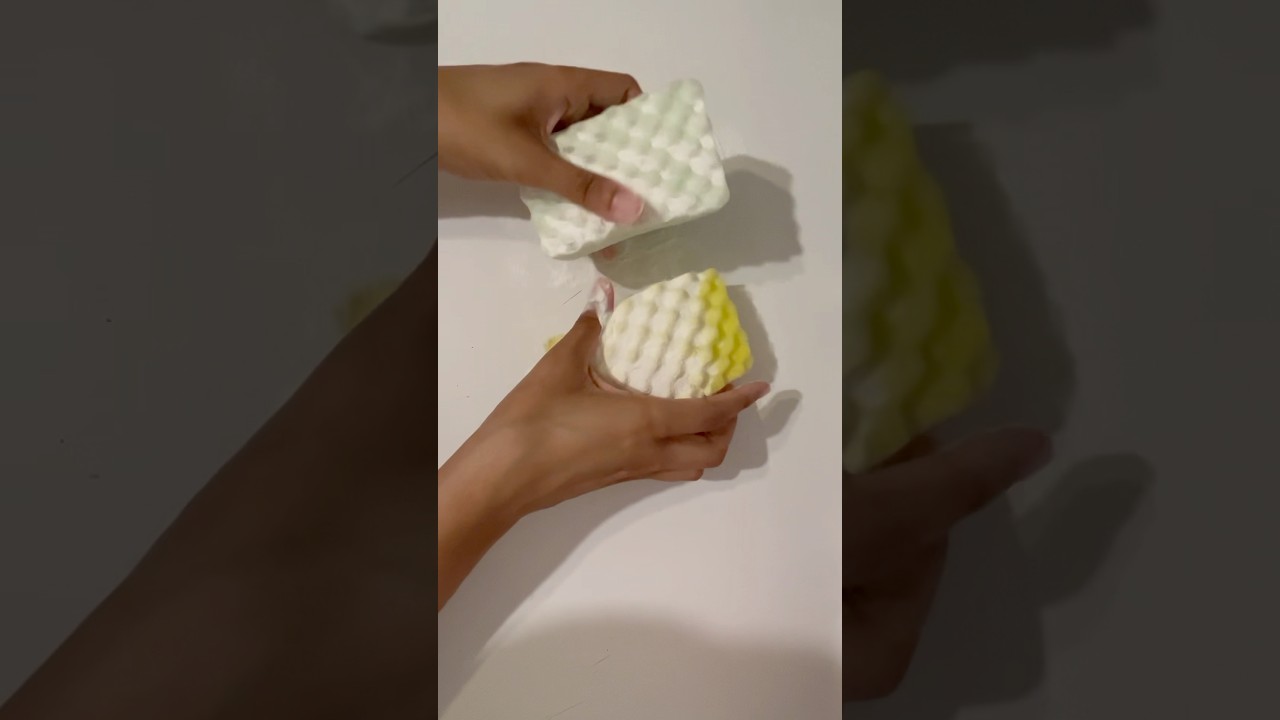 Kitchen Sponge Powder Play 💛💚 #asmrsounds #satisfying #powderasmr #oddlysatisfyingasmr #asmr