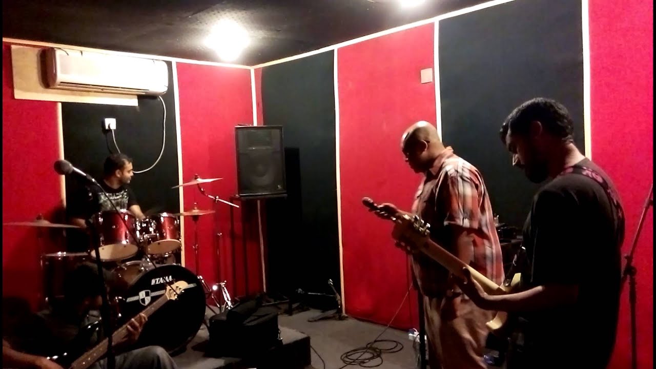 Rhee playing CheapThrill