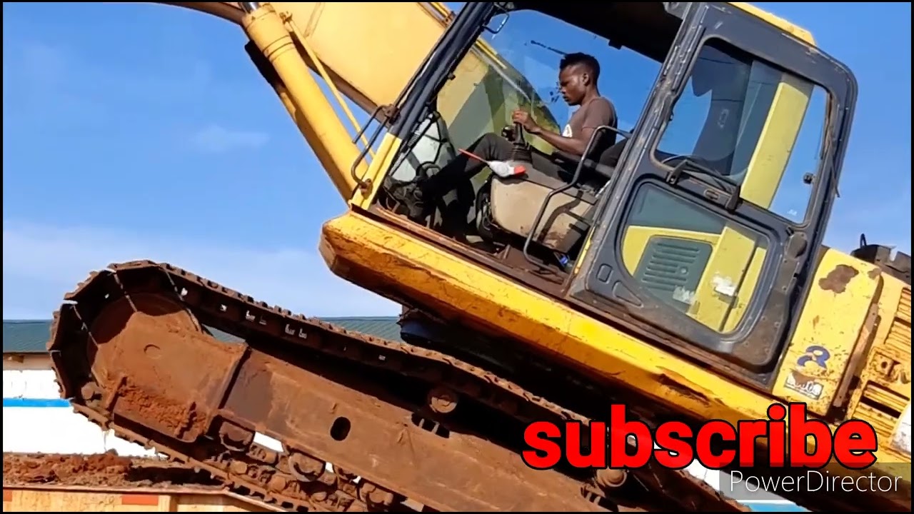 loading an excavator on a  lowbed trailer 👌