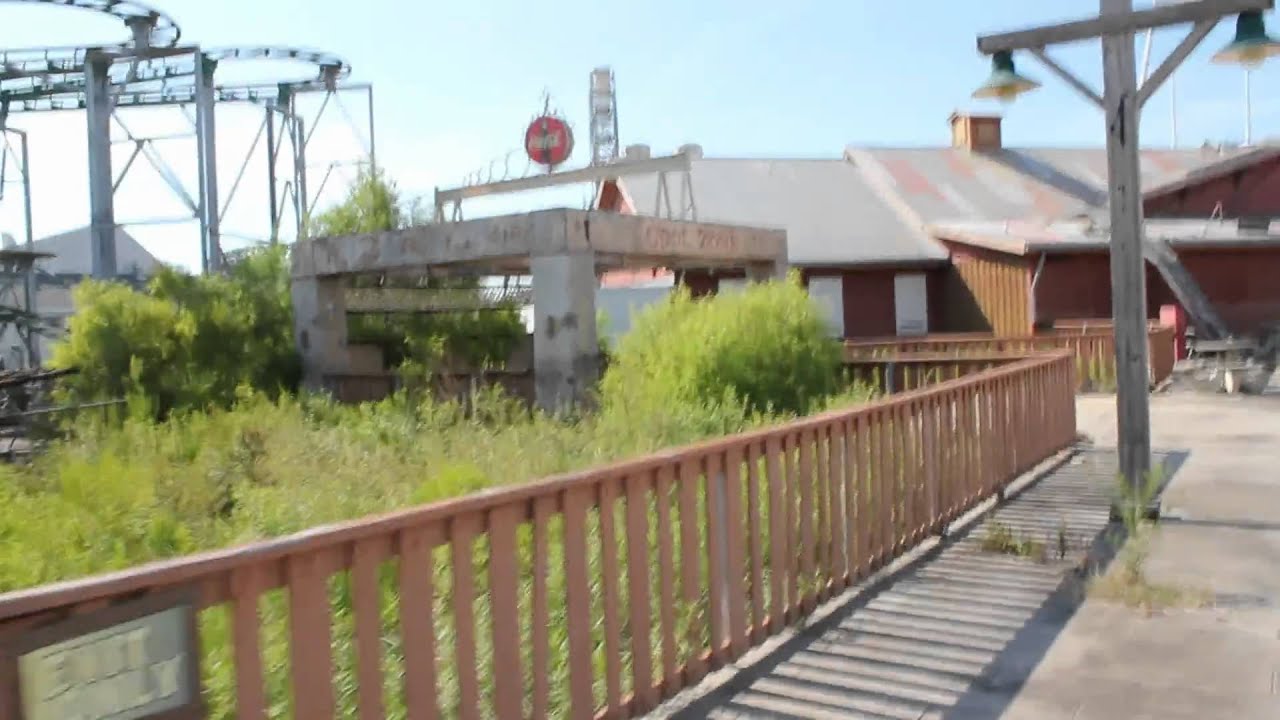 Six Flags New Orleans [Abandoned Theme Park] / August 2010 / 1