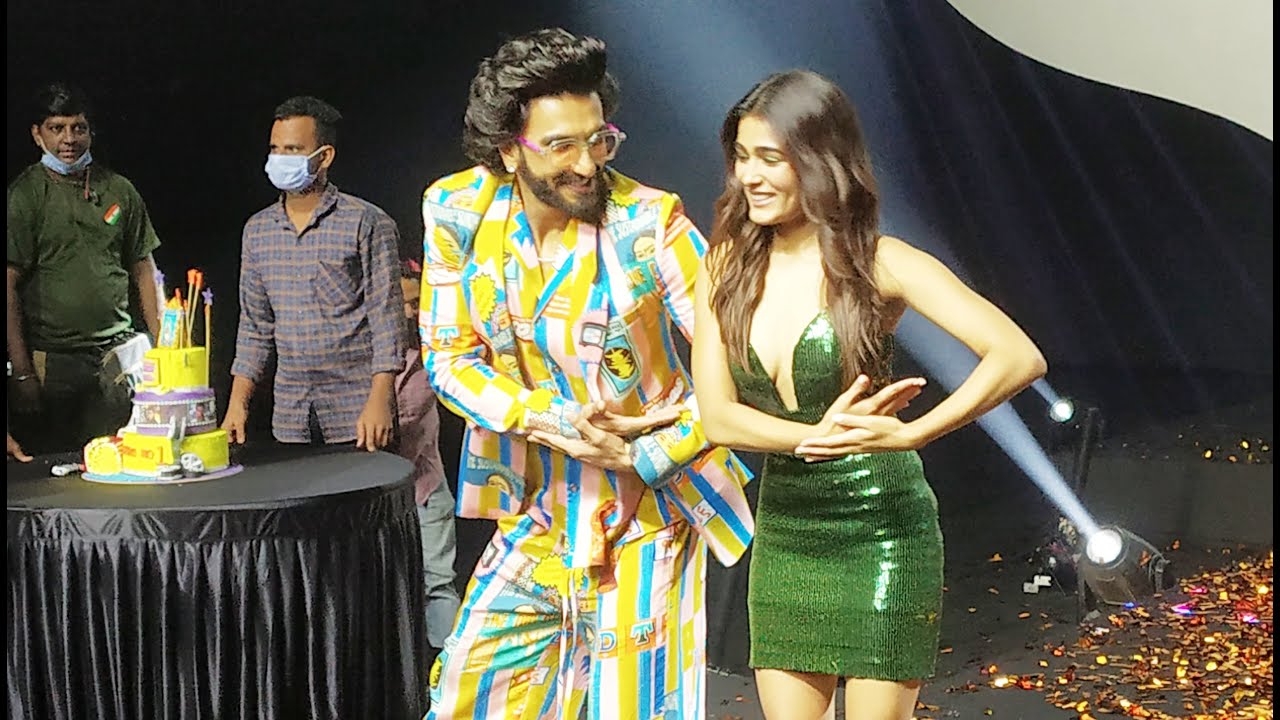 Ranveer Singh, Shalini Pandey and director Maneesh Sharma at trailer launch of Jayeshbhai Jordaar