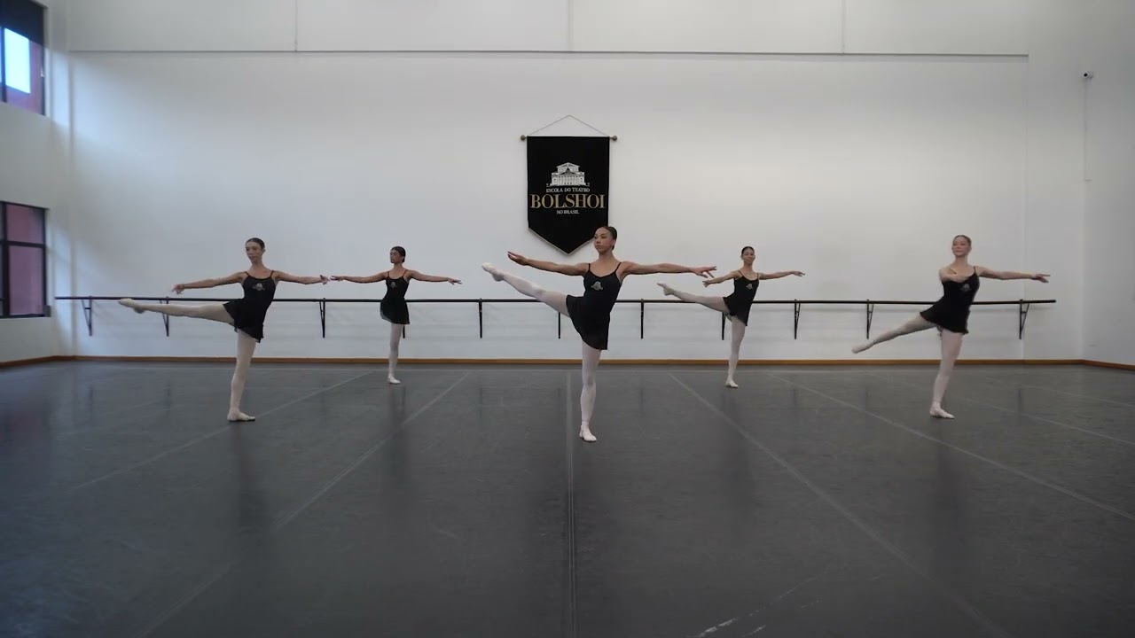 Vaganova Bolshoi Brasil: Battement Fondu e Battement Frapp&eacute; no centro