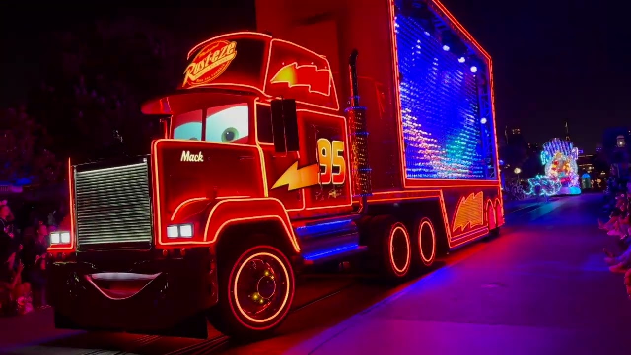 Paint the Night Parade at Disneyland ✨ | Fun | KFK With Dean VW
