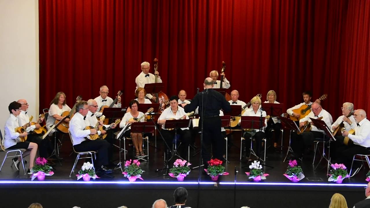 Das Mandolinen Orchester Herringen spielt Калинка, ein russisches Volkslied.