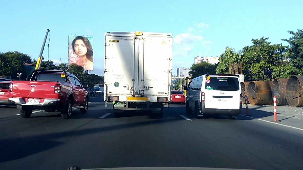 SLEX Traffic Status December 09, 2019 Monday 4:30PM Southbound(left) and Northbound(right)